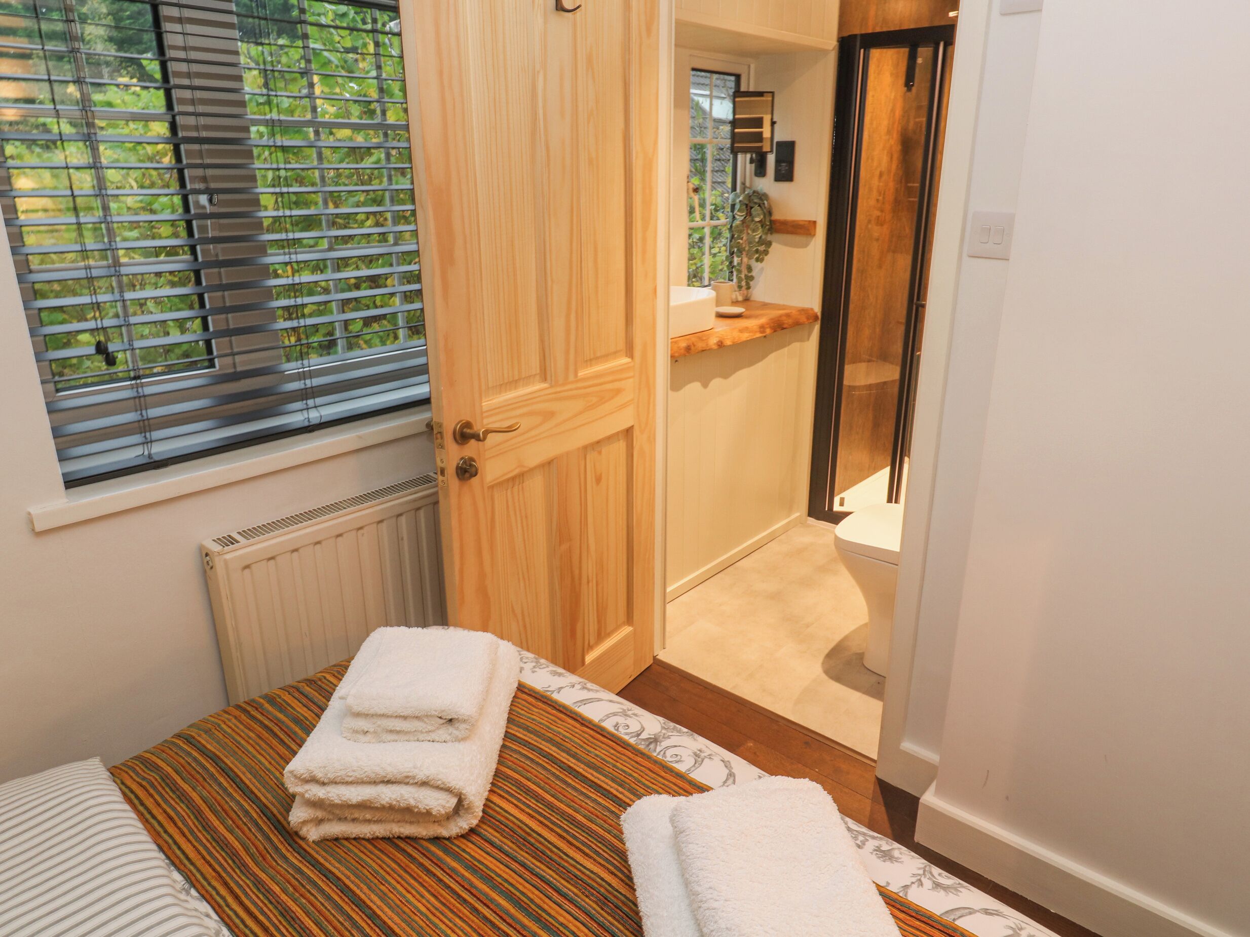 2 bedrooms, individually decorated, individually furnished, free WiFi