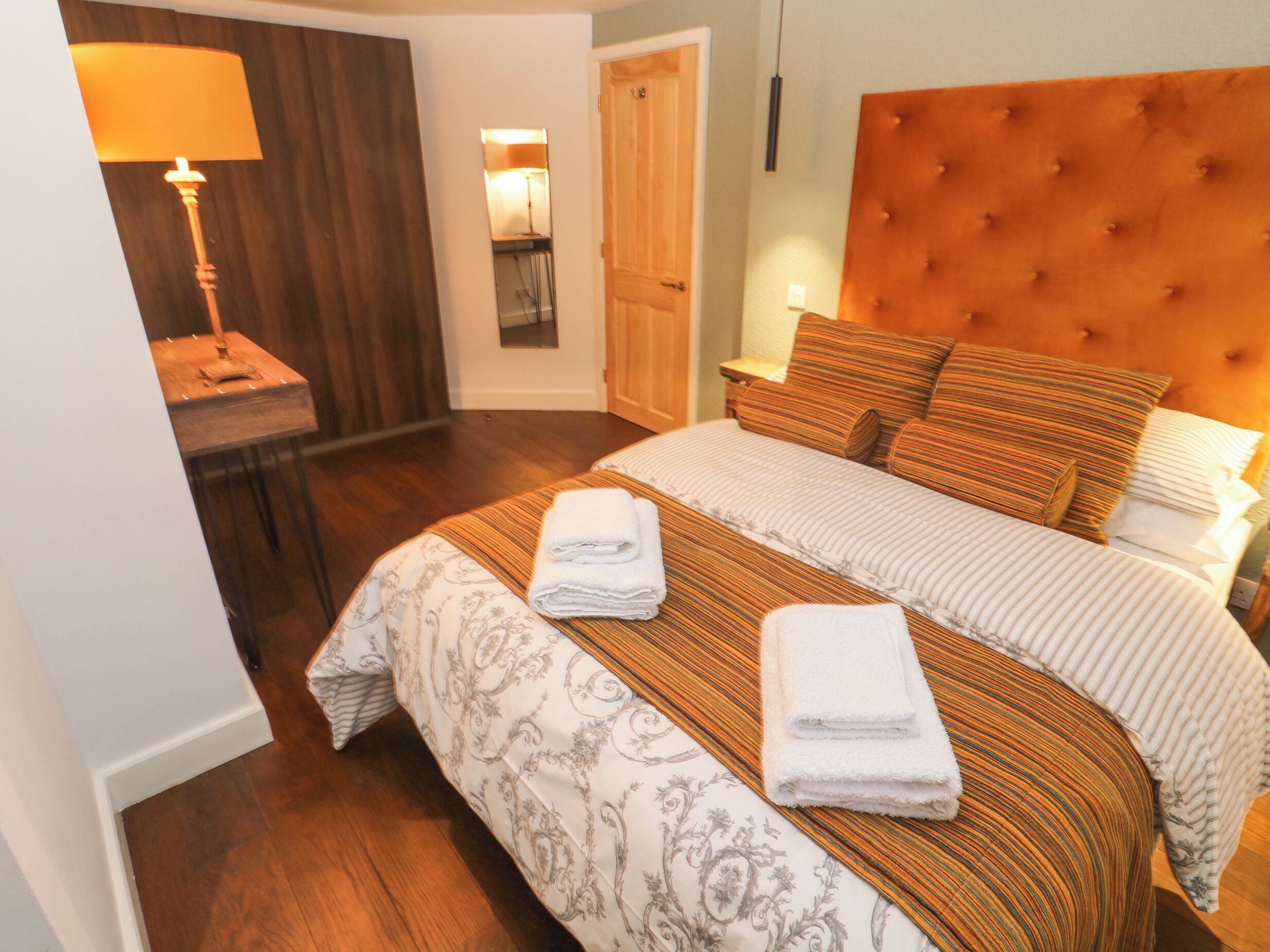 2 bedrooms, individually decorated, individually furnished, free WiFi