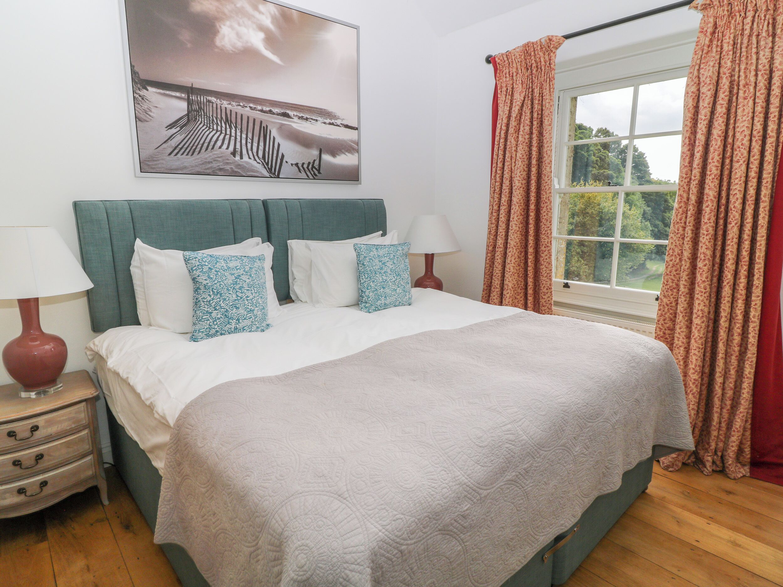 4 bedrooms, individually decorated, individually furnished, free WiFi