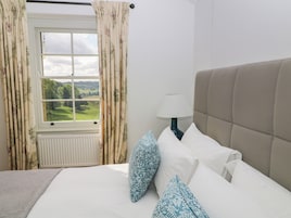 4 bedrooms, individually decorated, individually furnished, free WiFi