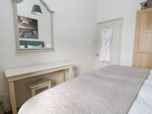 4 bedrooms, individually decorated, individually furnished, free WiFi - Ivy Cottage (Chippenham)