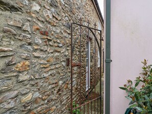 Exterior detail - Upside Down Cottage (Colyton)