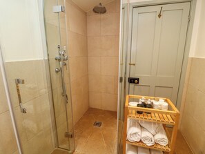 Shower, hair dryer - Peartree (Chippenham)