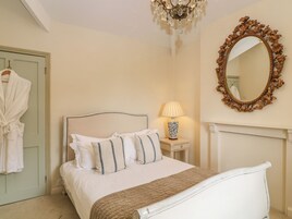 3 bedrooms, individually decorated, individually furnished, free WiFi