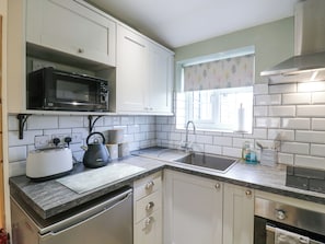 Cookware/dishes/utensils