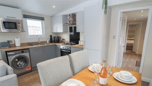 Dining - 24 Sherwood (Carnforth)