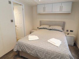 2 quartos, individualmente decorados, individualmente mobiliados