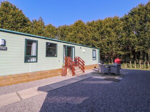Outdoor dining - Lodge 2 (Carnforth)