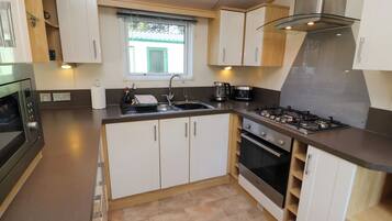 Cookware/dishes/utensils