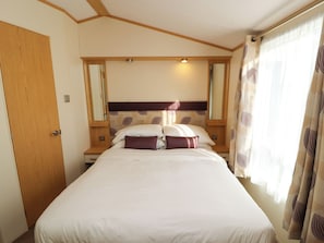 2 bedrooms, individually decorated, individually furnished, free WiFi