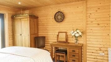 2 bedrooms, individually decorated, individually furnished, free WiFi