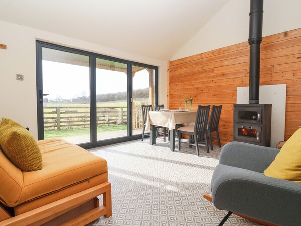 Living area - Beech Tree Cabin (York)