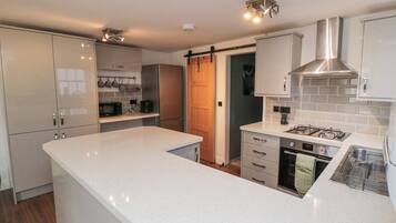 Cookware/dishes/utensils