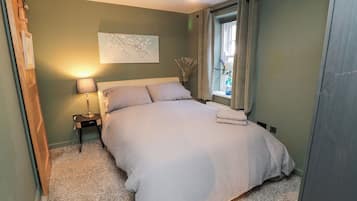1 bedroom, individually decorated, individually furnished, free WiFi
