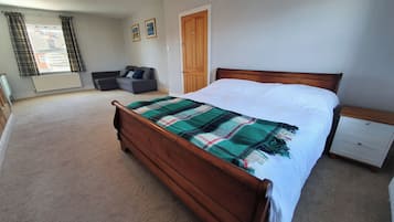 4 bedrooms, individually decorated, individually furnished, free WiFi