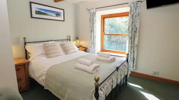 2 bedrooms, individually decorated, individually furnished, free WiFi