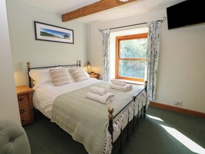 2 Schlafzimmer, individuell dekoriert, individuell eingerichtet