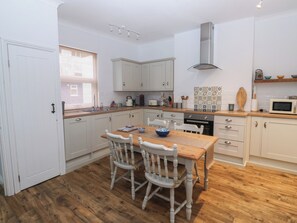 Réfrigérateur, lave-vaisselle, bouilloire électrique