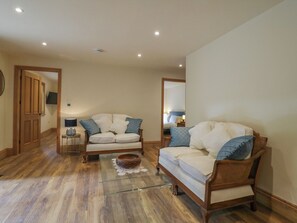 Living area - Yew Tree Cottage (Dartford)