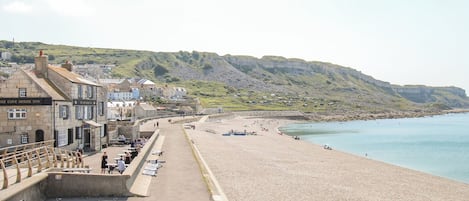 Una spiaggia nelle vicinanze
