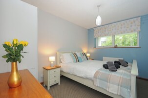 3 quartos, individualmente decorados, individualmente mobiliados