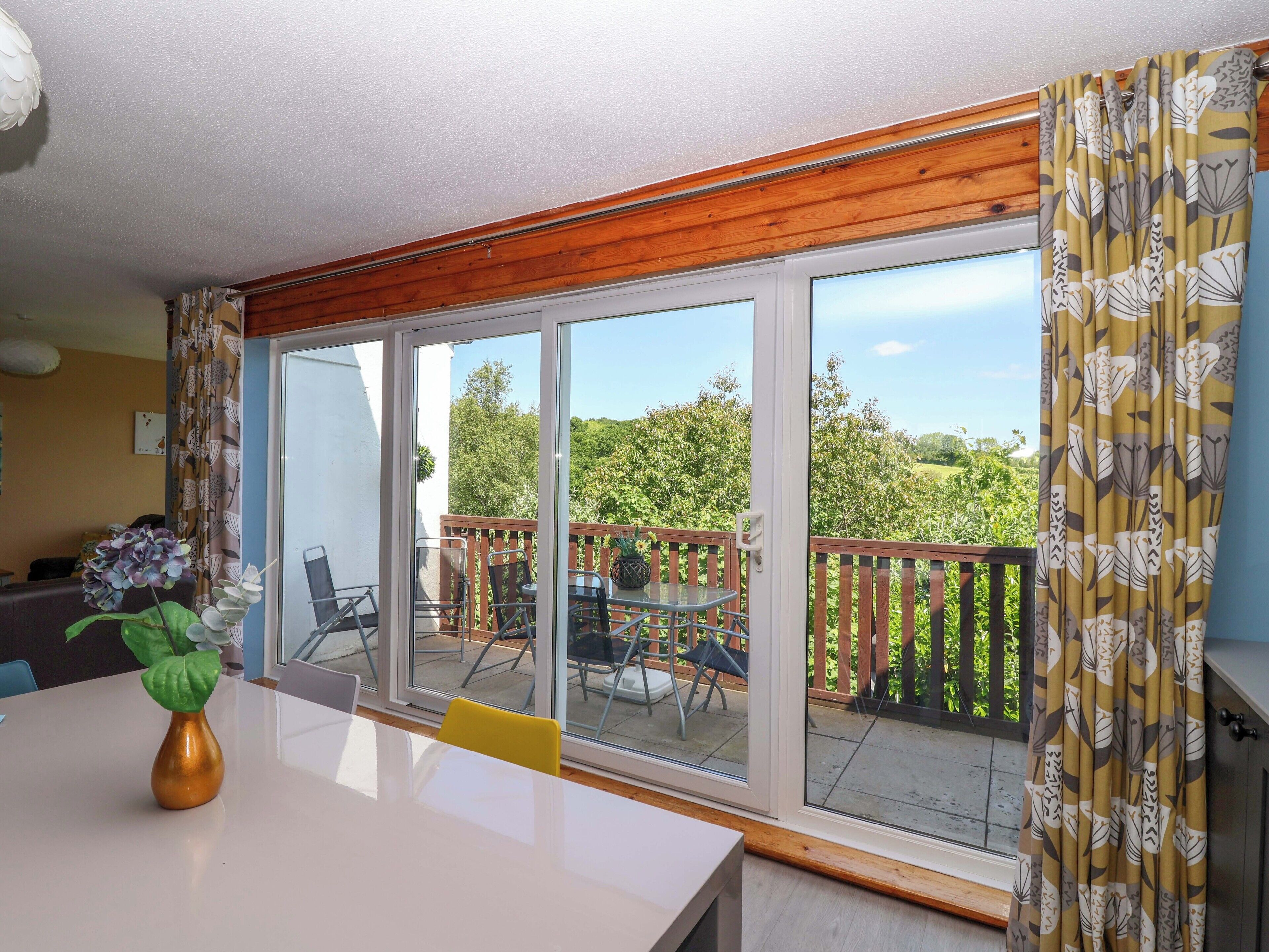 Cottage | Dining