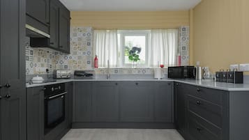Dishwasher, cookware/dishes/utensils