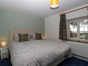 2 quartos, individualmente decorados, individualmente mobiliados