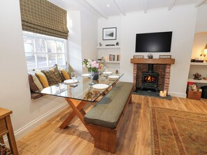 Dining - Artists Cottage (Richmond)