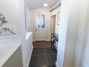 Shower - Artists Cottage (Richmond)