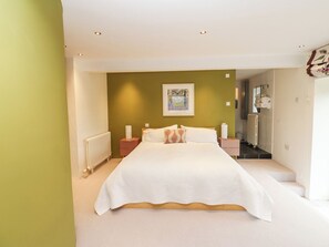 1 Schlafzimmer, individuell dekoriert, individuell eingerichtet