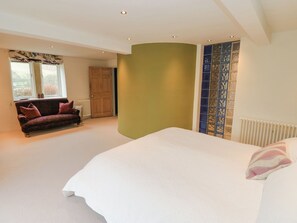 1 bedroom, individually decorated, individually furnished, free WiFi - Byre Suite (Skipton)