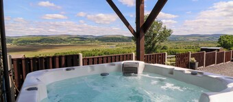 Llwyngwinau Isaf Barn