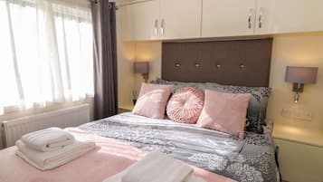 2 bedrooms, individually decorated, individually furnished, free WiFi