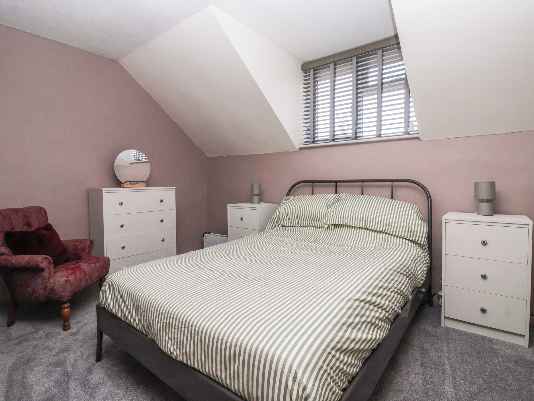 2 bedrooms, individually decorated, individually furnished, free WiFi