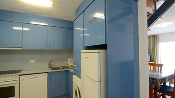 Căn hộ phong cách cổ điển, 4 phòng ngủ | Bếp riêng | Tủ lạnh, lò vi sóng, lò nướng, máy rửa bát