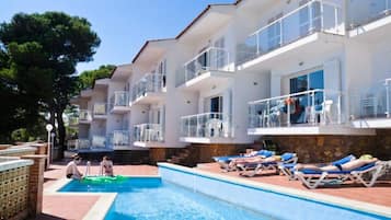 Căn hộ phong cách cổ điển, 4 phòng ngủ | Ngoại thất