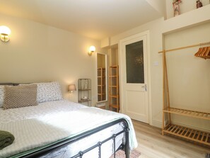 1 quarto, individualmente decorados, individualmente mobiliados