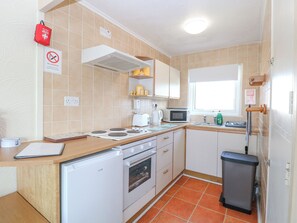 Cookware/dishes/utensils - Chalet 21 (Great Yarmouth)