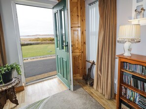 Interior - Radharc Na Tra (Kincasslagh)