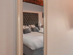 Cottage | Interior - Duchess of Hamilton @ Engine Shed (Whitby)