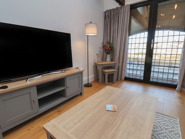 Cottage | Interior - Duchess of Hamilton @ Engine Shed (Whitby)