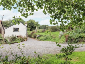 Property grounds - Hole Farm Stables (Newton Abbot)