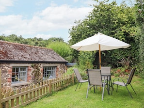 Outdoor dining - Hole Farm Stables (Newton Abbot)
