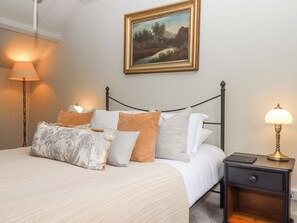 2 bedrooms, individually decorated, individually furnished, free WiFi