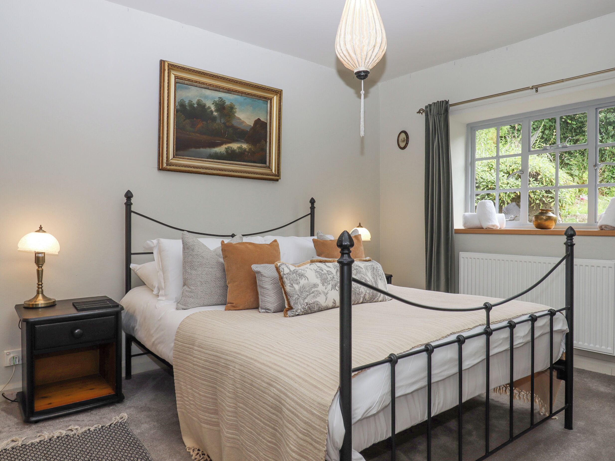 2 개의 침실, 각각 다른 스타일의 인테리어, 각각 다르게 가구 비치, 무료 WiFi