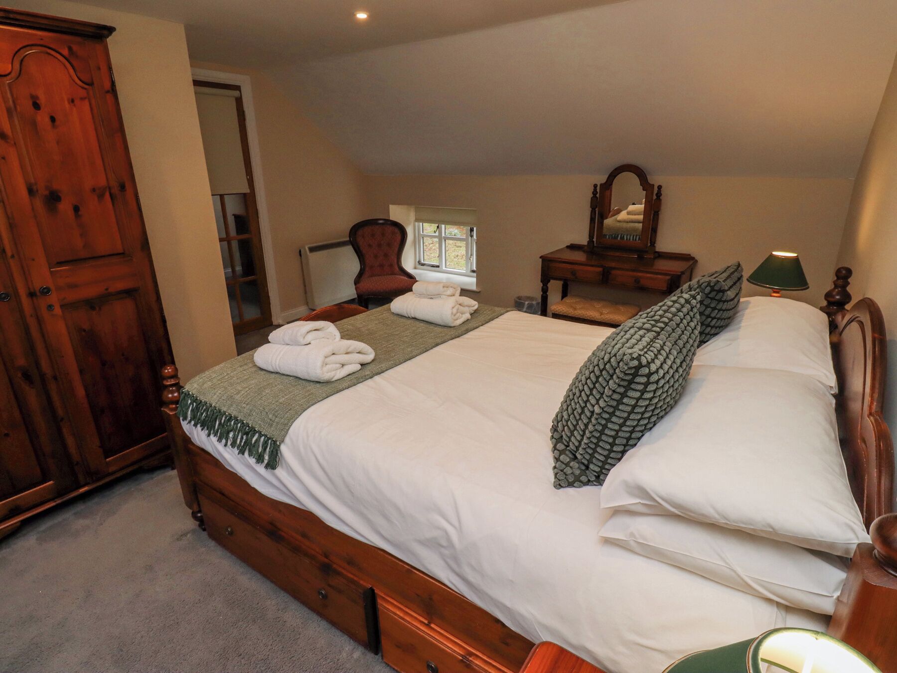 3 bedrooms, individually decorated, individually furnished, free WiFi