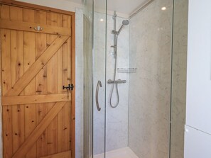 Bathroom - Hollens Cottage (Ambleside)