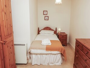 2 Schlafzimmer, individuell dekoriert, individuell eingerichtet