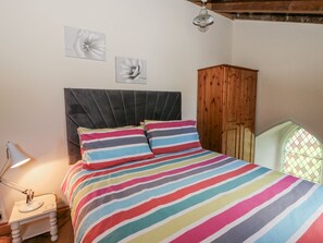 3 bedrooms, individually decorated, individually furnished - Church Llygad Y Dyffryn (Llandysul)